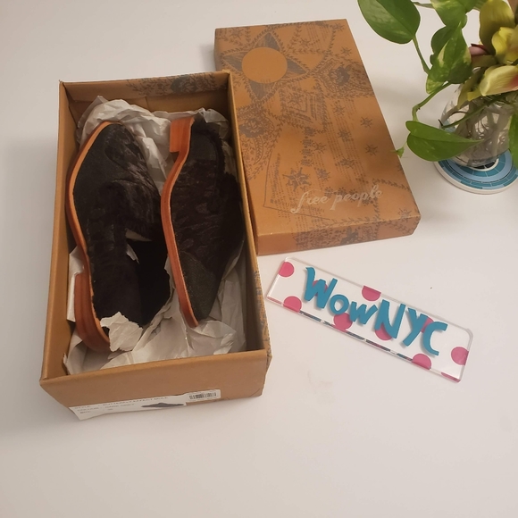 NWT FREE PEOPLE Women's Black Butterfly Faux Fur Flats Mule 6 Sandal Slip On - Picture 3 of 13